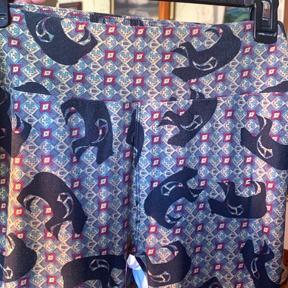 LuLaRoe retired rare Aztec Bear leggings Buttery soft & super stretchy! One size - Picture 4 of 5